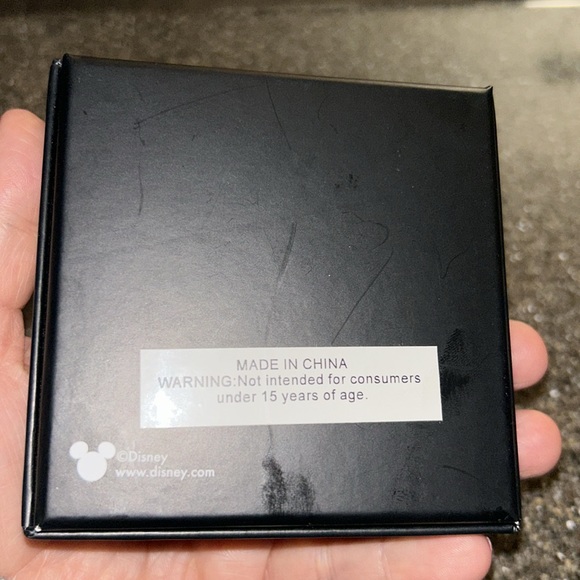 BaubleBar NEW IN BOX Disney x‎ Minnie Mouse sparkly winter earrings - Picture 4 of 4